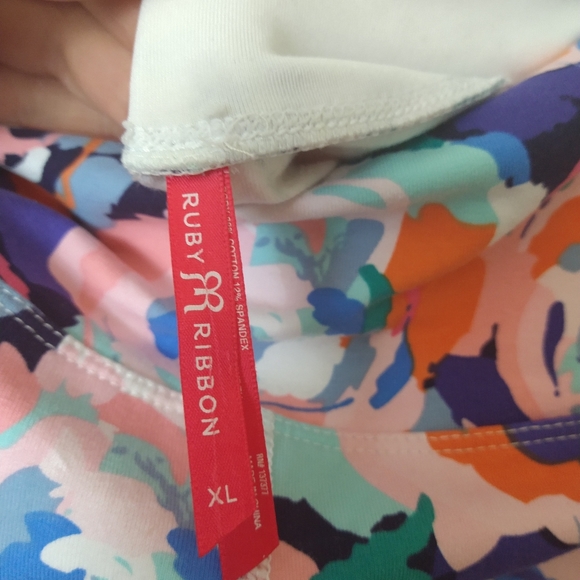 Ruby Ribbon Floral Leggings. XL - Picture 6 of 6